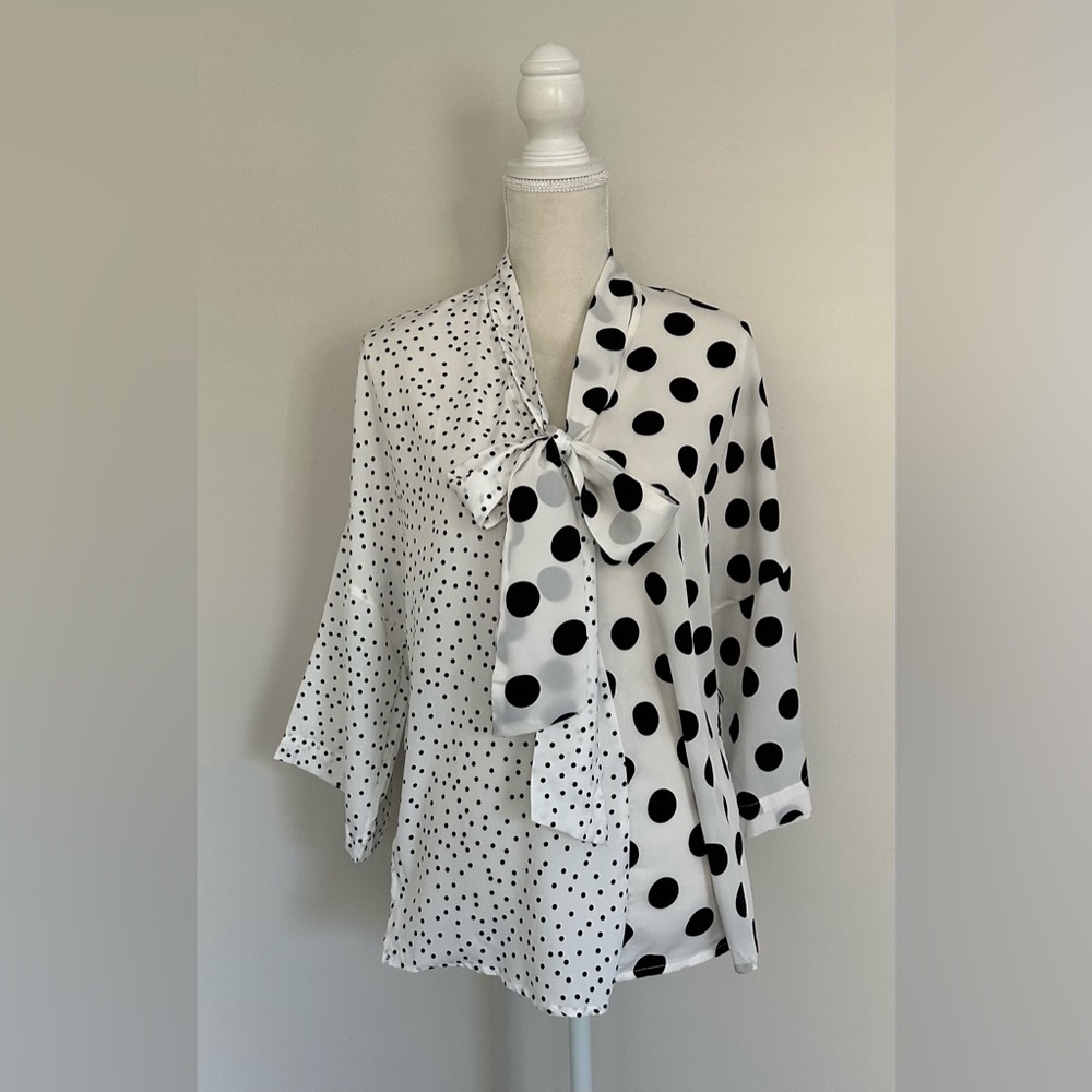 NWOT Unbranded White Black Polka Dots Relaxed Fit Tie Neck Tunic Blouse Top SM